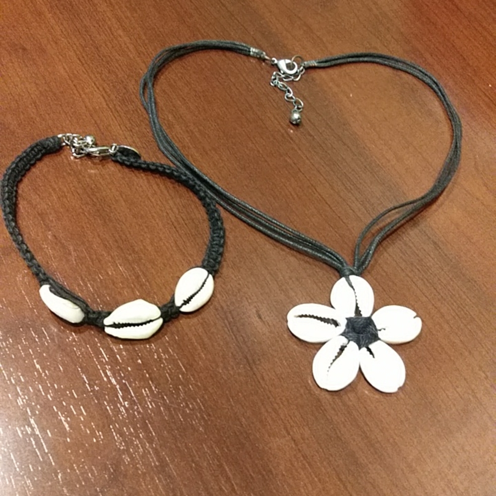 Vintage shell necklace and bracelet set